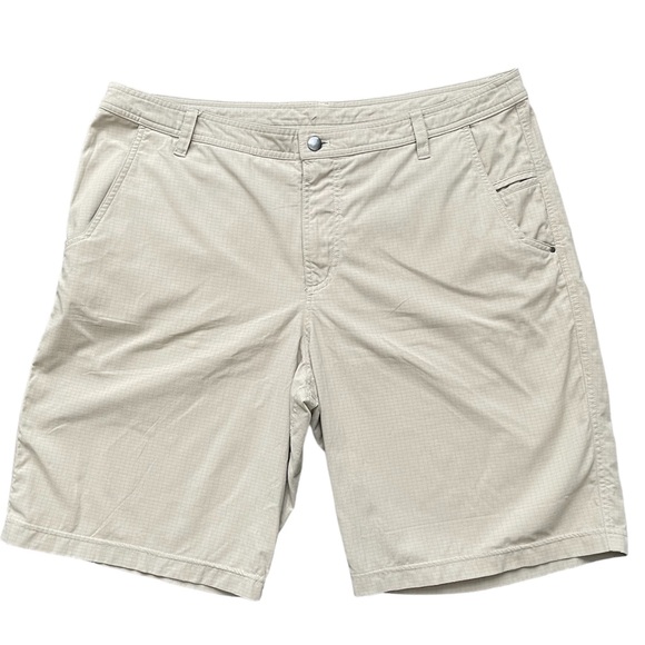 Mens Lululemon Khaki Shorts Size 30 - Picture 1 of 7